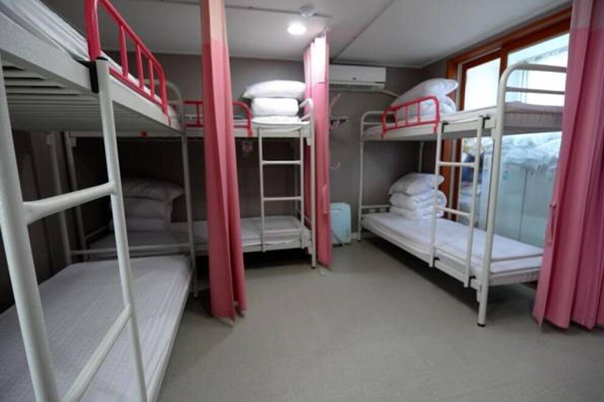 Dormitory 8 person Female | In-room safe, desk, free WiFi