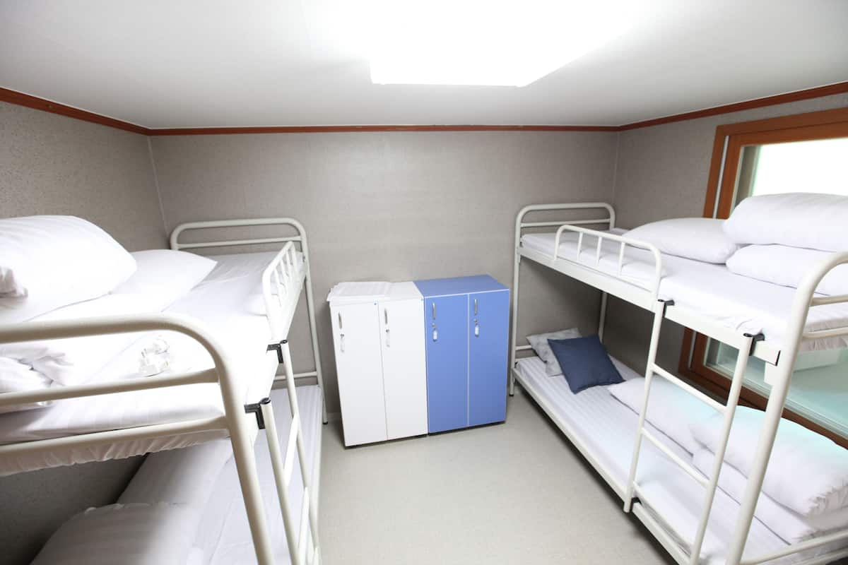 Suite (House) | Safe på rommet, skrivebord og wi-fi (inkludert)