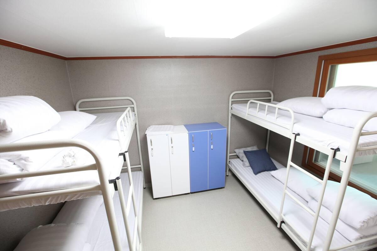 Suite House | In-room safe, desk, free WiFi