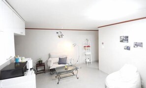 Suite House | Living area - Lombard House - Hostel (Seoul)