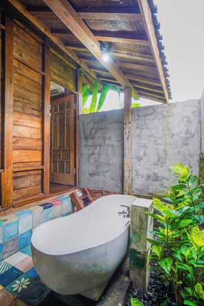 Honeymoon Room, 1 Bedroom | Bathroom | Shower, hair dryer, slippers, towels - Ubud Sawah Homestay (Tegallalang)