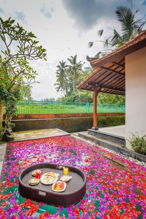 Standard Room, 1 Bedroom, Pool View | Free WiFi, bed sheets - Ubud Sawah Homestay (Tegallalang)