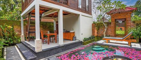 Vista frontal de la propiedad