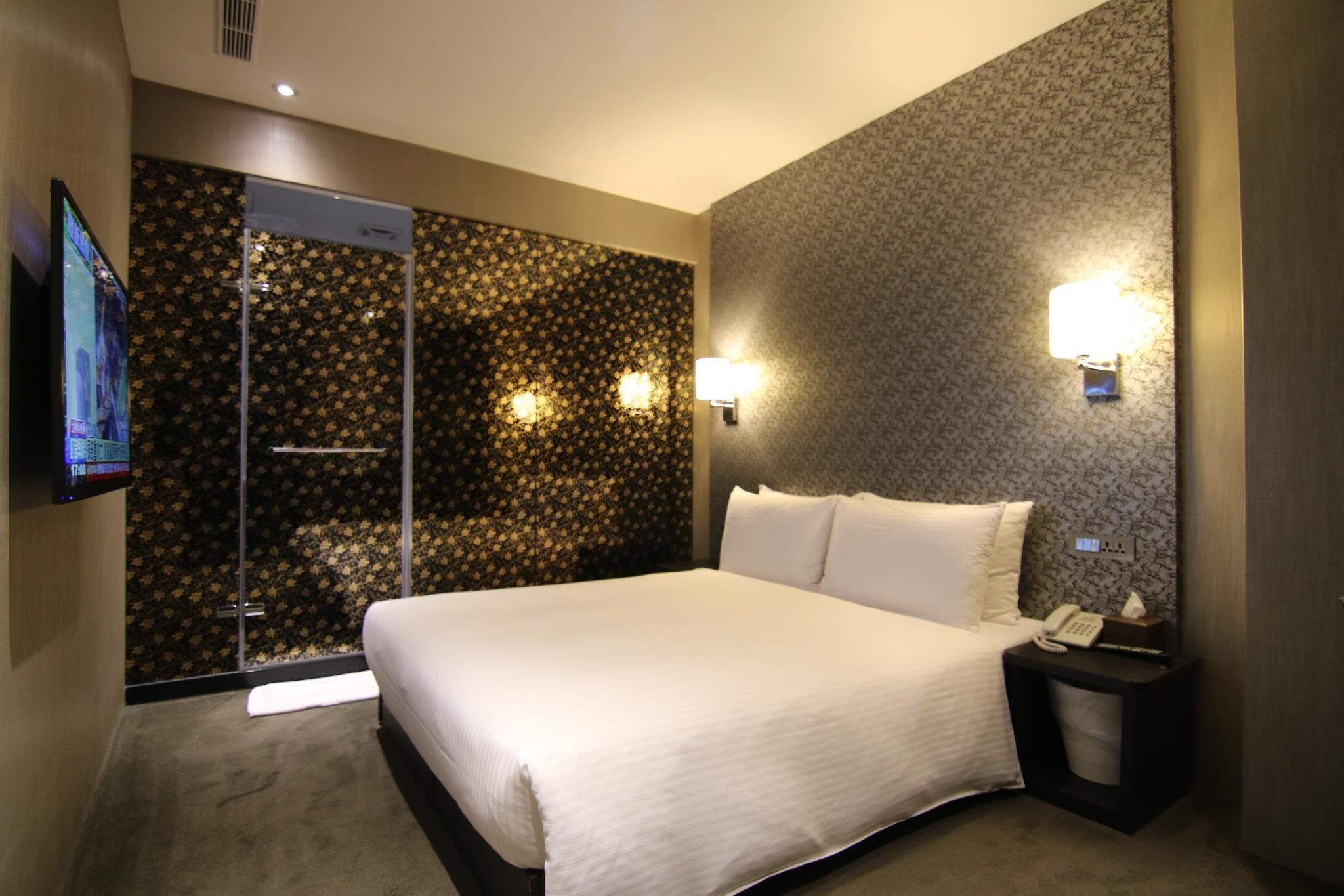 Coffres-forts dans les chambres, bureau, Wi-Fi gratuit, draps fournis