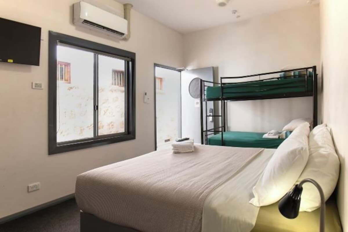 Queen Plus 2 Singles With Ensuite