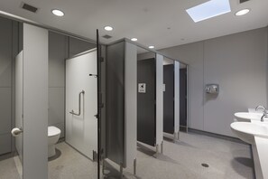Bathroom - YHA Fremantle Prison (Fremantle)