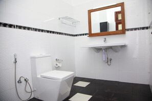 Deluxe Double Room | Bathroom