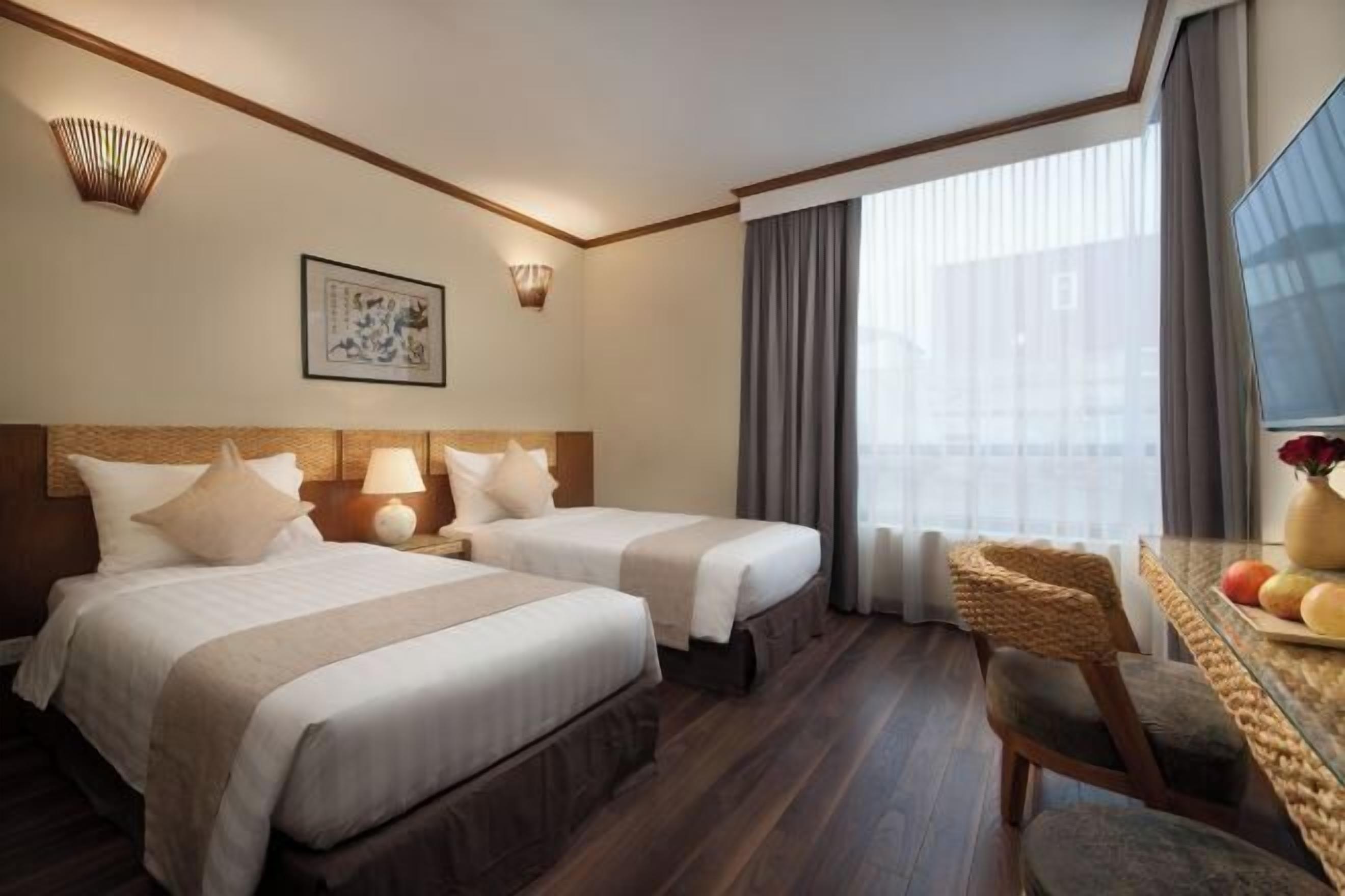 Hochwertige Bettwaren, Minibar, Zimmersafe, Schreibtisch