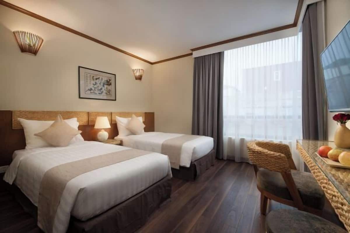 Premium bedding, minibar, in-room safe, desk