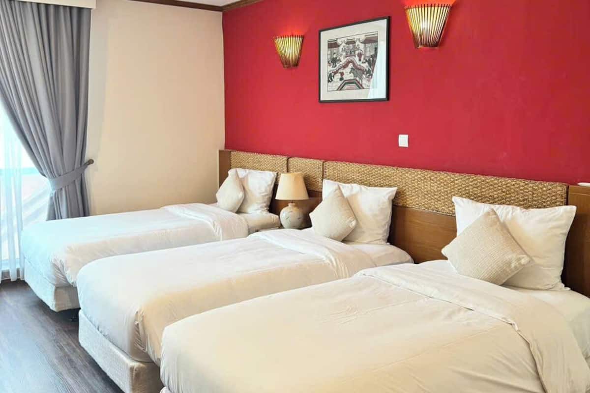Phòng 3 Deluxe | Bộ đồ giường cao cấp, minibar, két bảo mật tại phòng, bàn
