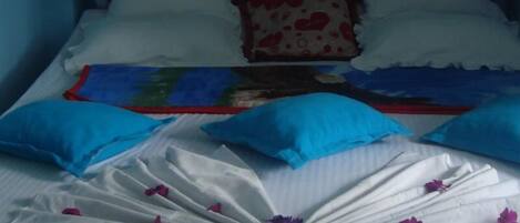 Minibar, desk, iron/ironing board, rollaway beds