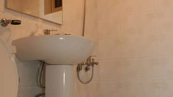 Shared Dormitory, Mixed Dorm (8 beds) | Free WiFi