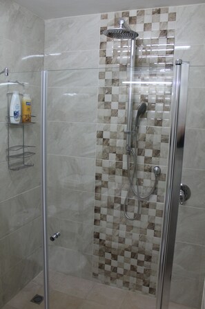 Apartment, 1 Schlafzimmer | Badezimmer | Dusche, Haartrockner, Handtücher