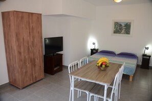 Studio, Patio