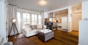 Suite (Bubbles) | Woonkamer | Flatscreentelevisie