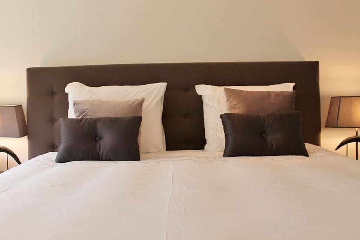 suite (bubbles) | 1 bedroom, minibar, desk, iron/ironing board