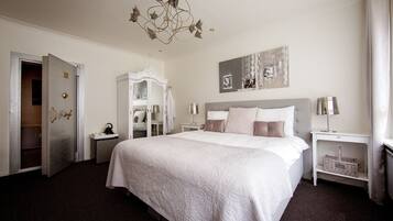 Suite (Bank) | 1 slaapkamer, een minibar, een bureau, een strijkplank/strijkijzer