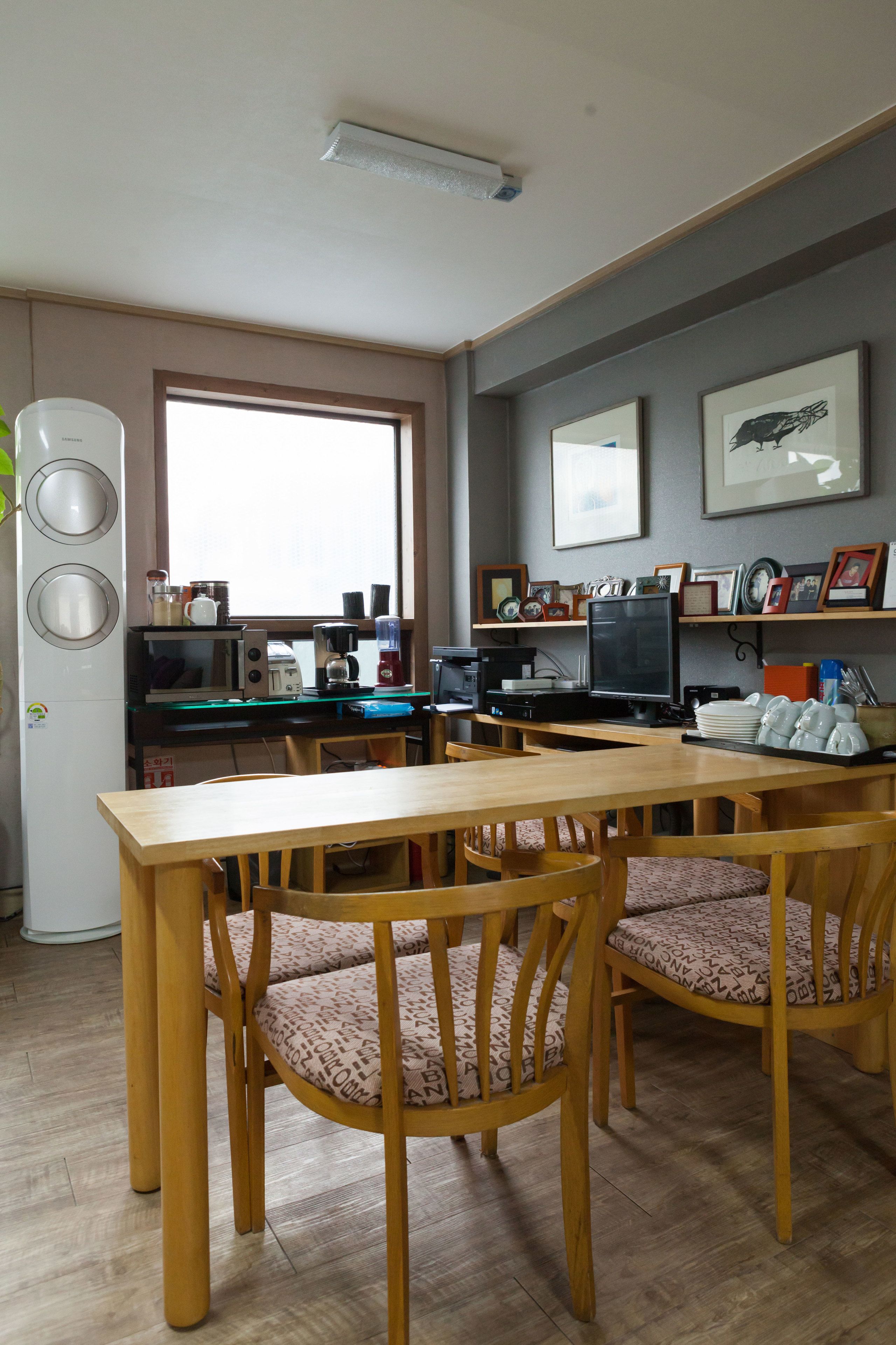 Family Triple Room, Multiple Beds (Foreign Guest Only) | リビング エリア | テレビ