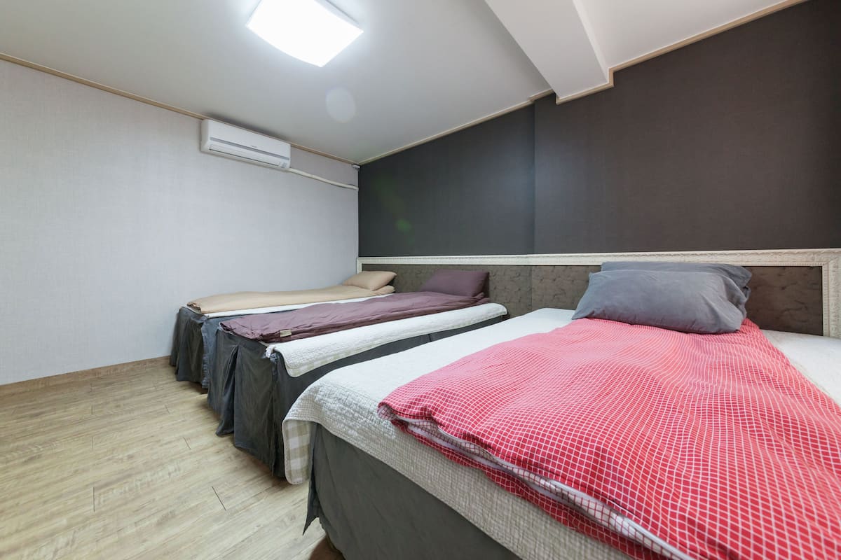 Family Triple Room, Multiple Beds (Foreign Guest Only) | Wi-Fi gratuito
