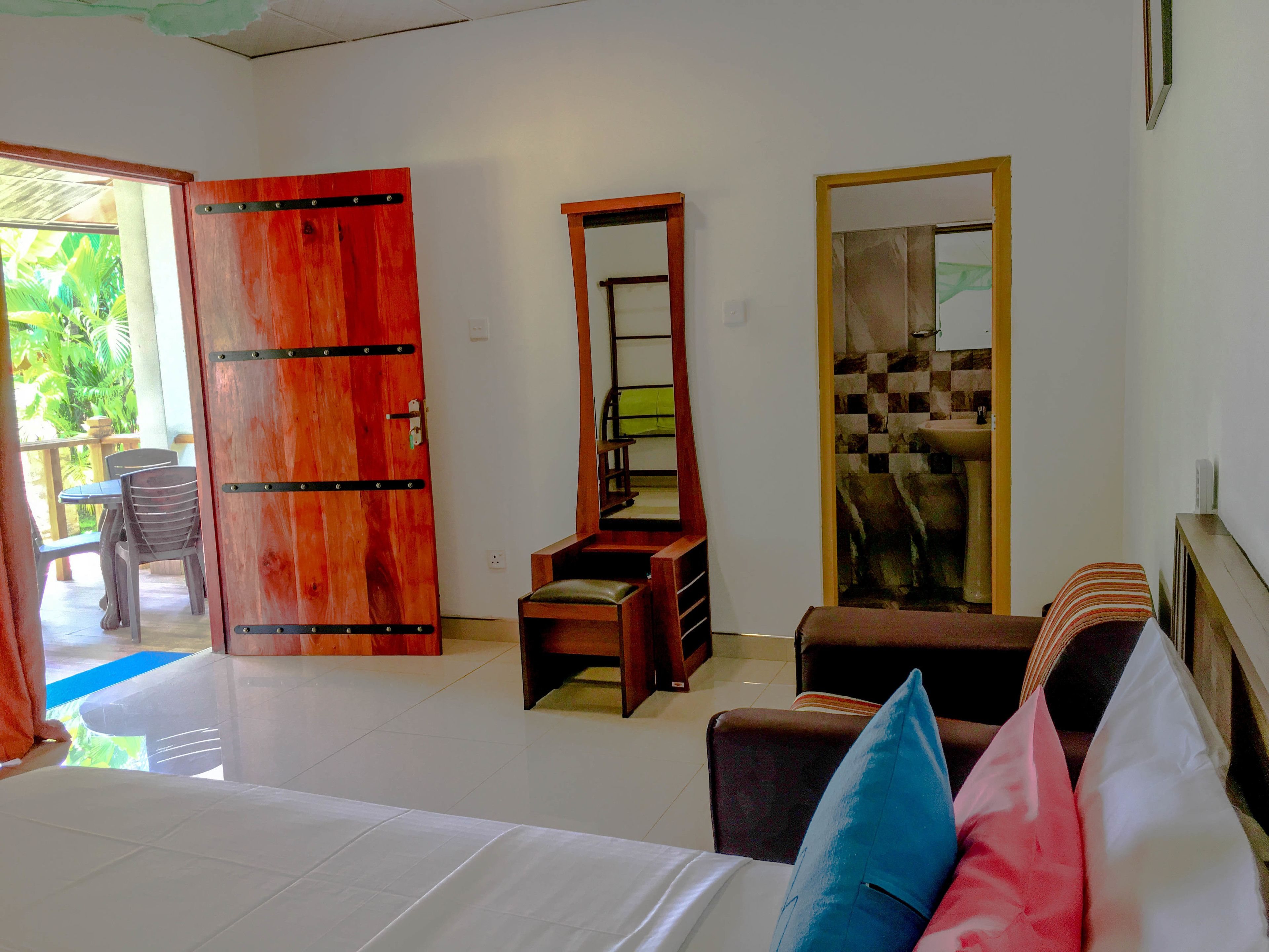 deluxe double with pool view | in-room safe