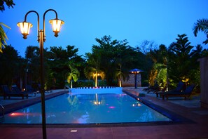 Outdoor pool - Tishan Holiday Resort (Polonnaruwa)