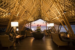 아침 식사, 점심 식사, 저녁 식사 제공, 세계 요리, 해변 전망