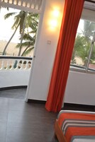 Premium bedding, in-room safe, free cribs/infant beds, free WiFi