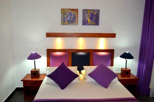 Roupas de cama premium, cofres nos quartos, berços grátis