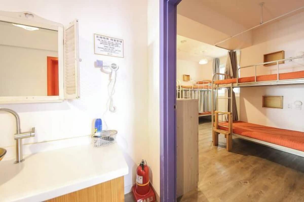 Een kluis op de kamer, individueel gemeubileerd, geluiddichte muren