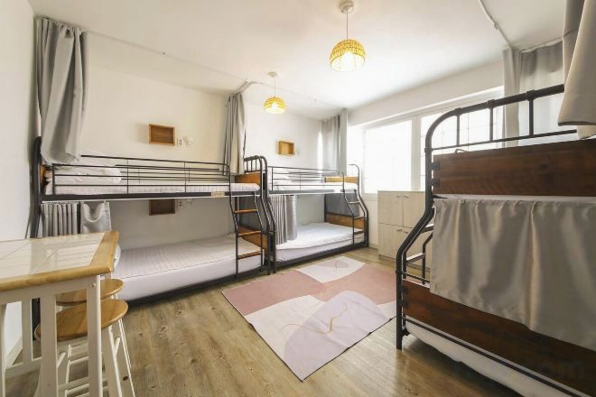 Bed In 6- Bedroom Group Dormitory