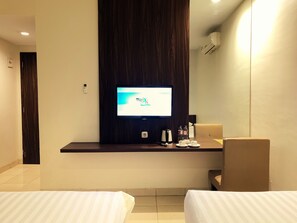 Superior Room | In-room safe, desk, free WiFi, bed sheets - Ameera Hotel (Pekanbaru)