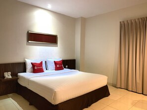 Business Room | In-room safe, desk, free WiFi, bed sheets - Ameera Hotel (Pekanbaru)