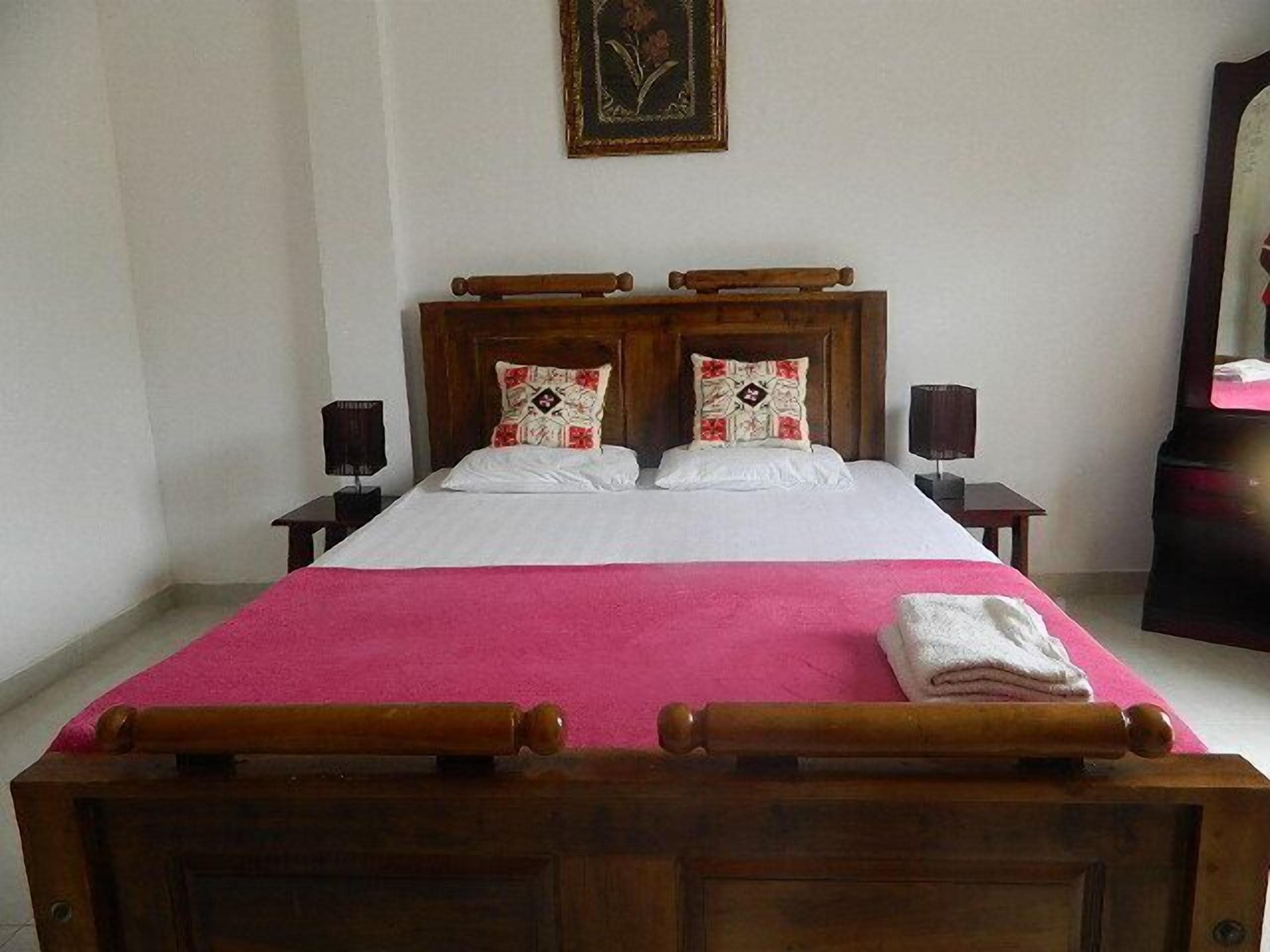 standard room (standard double or twin  with fan) | desk, iron/ironing board, free wifi
