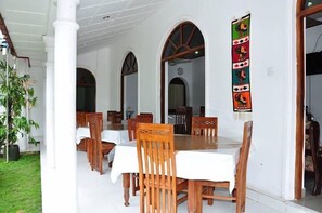 Sarapan dengan biaya tambahan