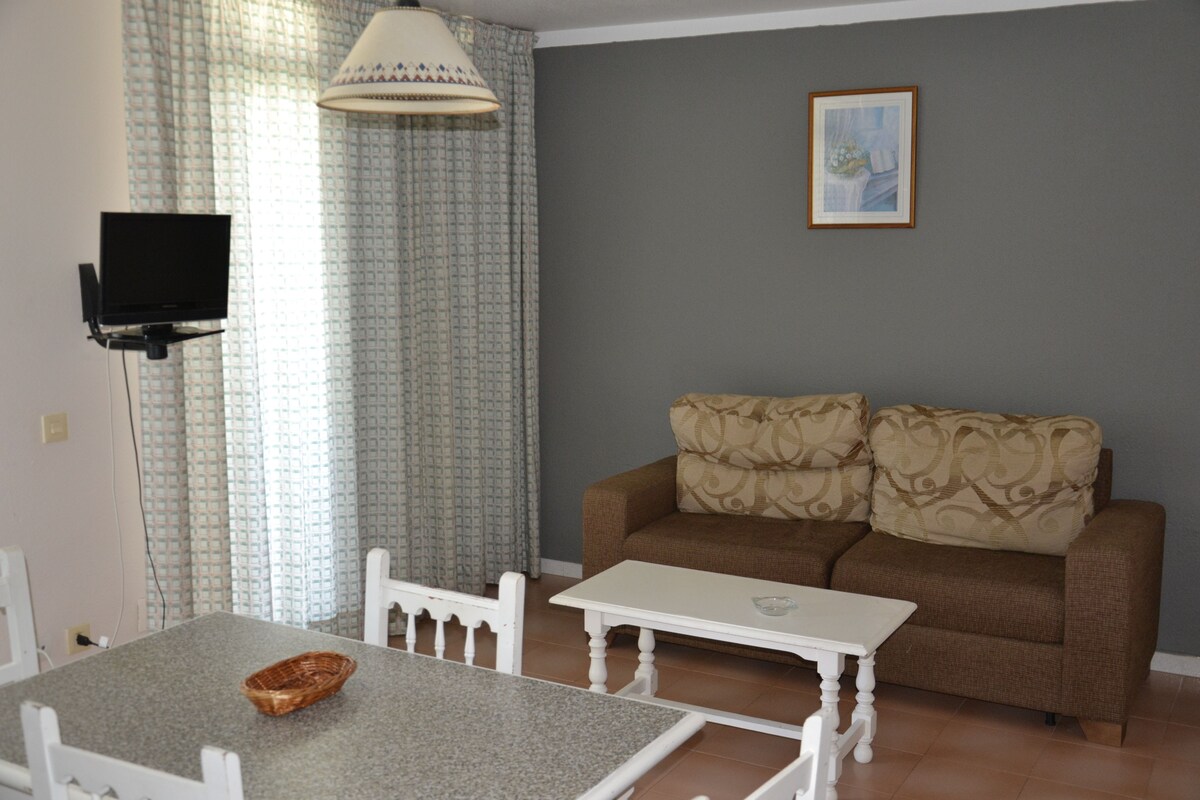 1 BEDROOM STANDARD APARTMENT (4 ADULTS)