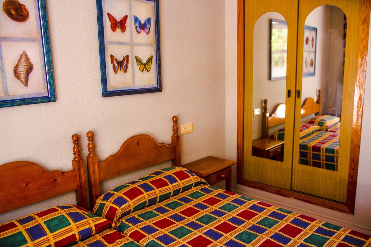 Apartemen Standar, 1 kamar tidur, pemandangan resor | 1 kamar tidur, brankas, tirai kedap cahaya, dan setrika/meja setrika