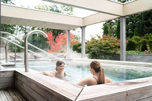 Couples treatment room(s), sauna, hot tub, steam room