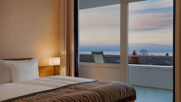 Caja de seguridad en la habitación y escritorio