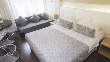 高級寝具、セーフティボックス (室内)、デスク、防音設備