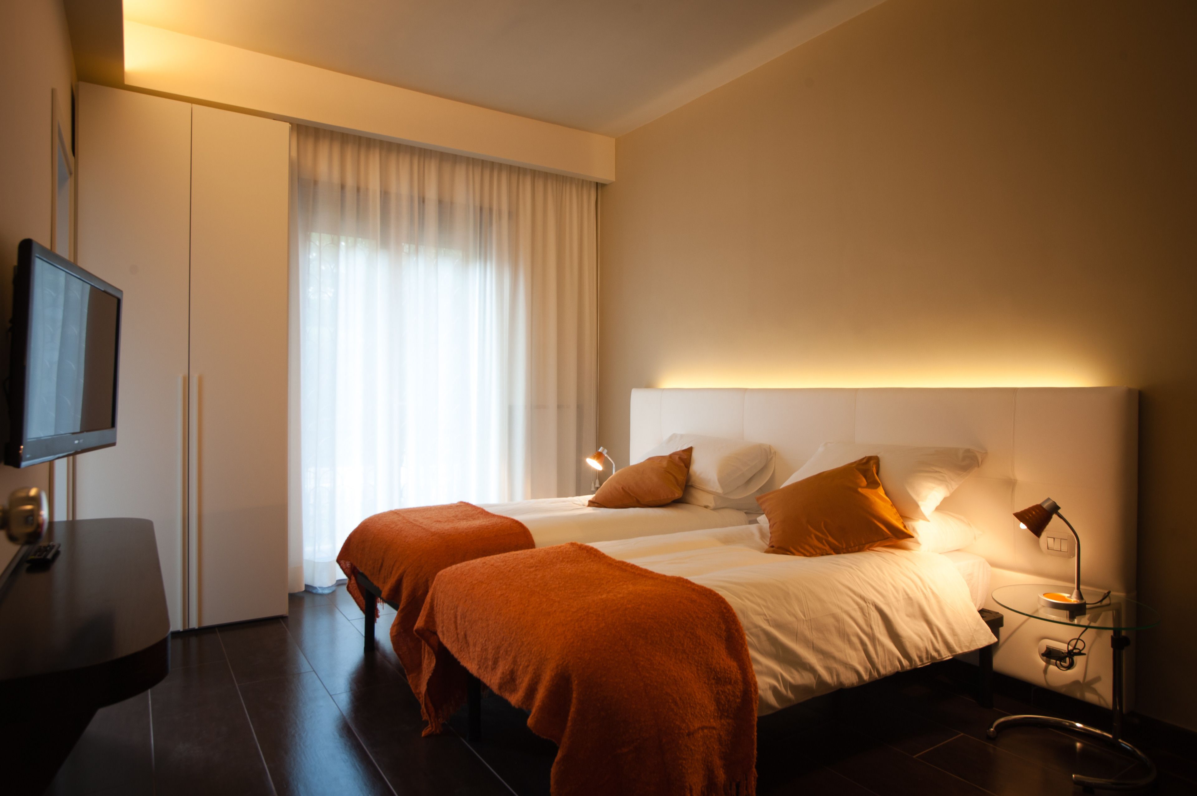 Premium bedding, in-room safe, desk, soundproofing