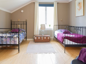 クラシック ダブルまたはツインルーム 共用バスルーム | ベビーベッド (無料)、可動式ベッド、WiFi (無料)、ベッドシーツ