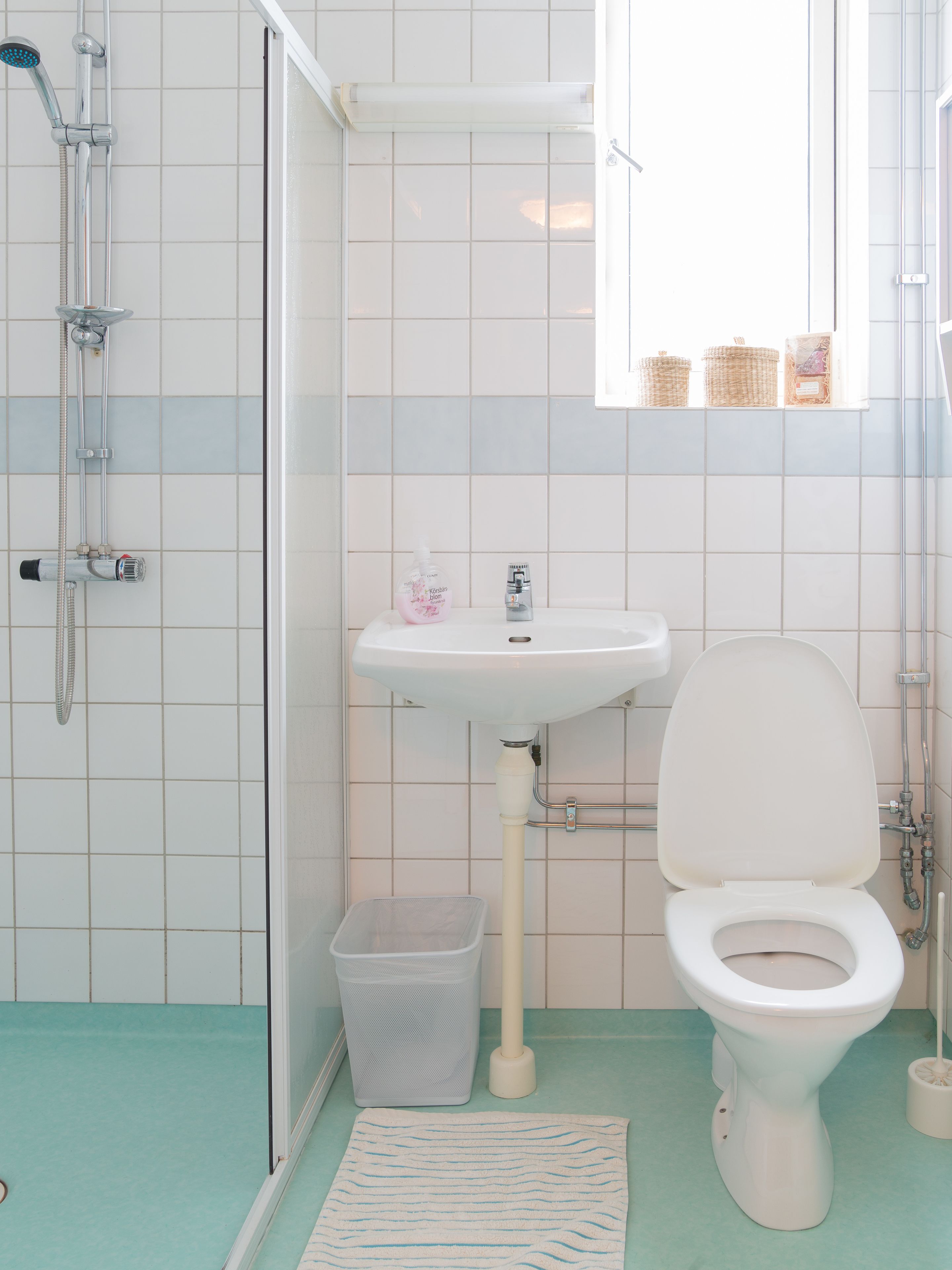 classic double or twin room, shared bathroom | bathroom | shower, free toiletries, towels