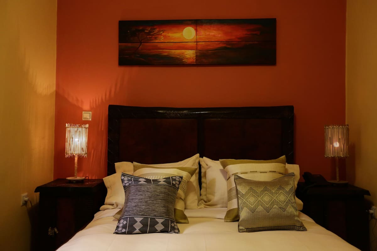 Standard Room | Minibar, in-room safe, desk, soundproofing
