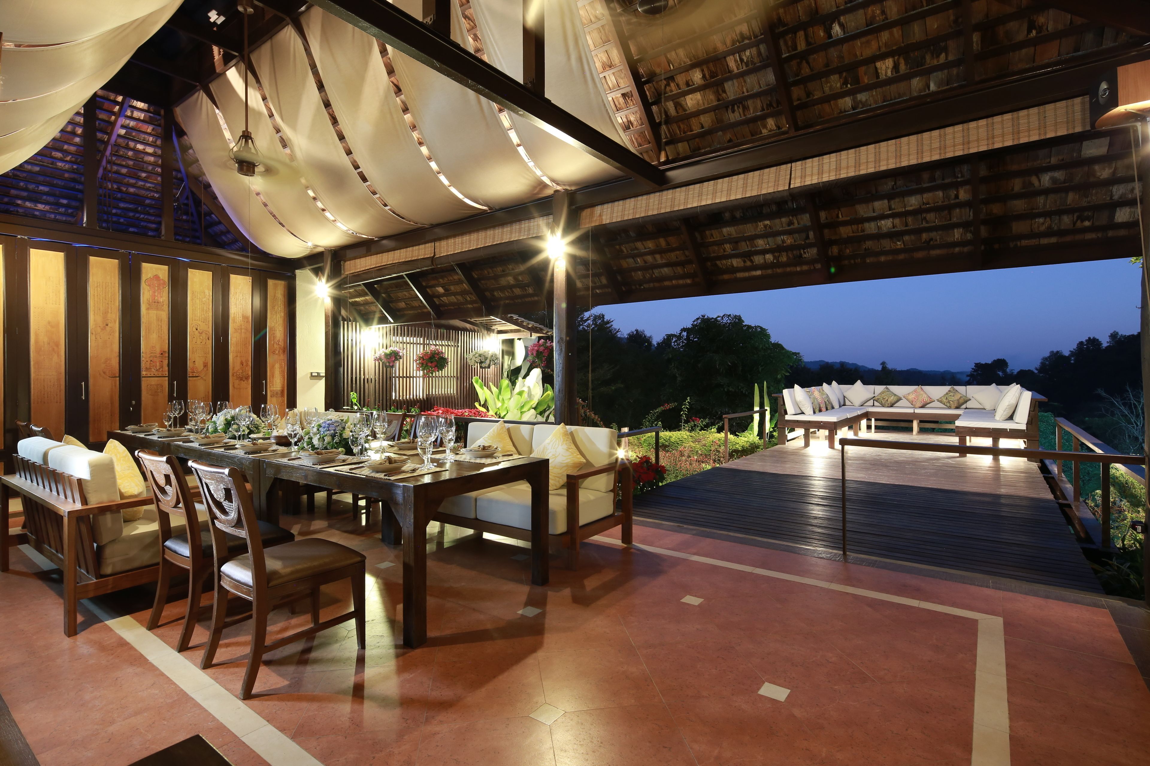 每日供应当地美食早餐（每人 THB 500）