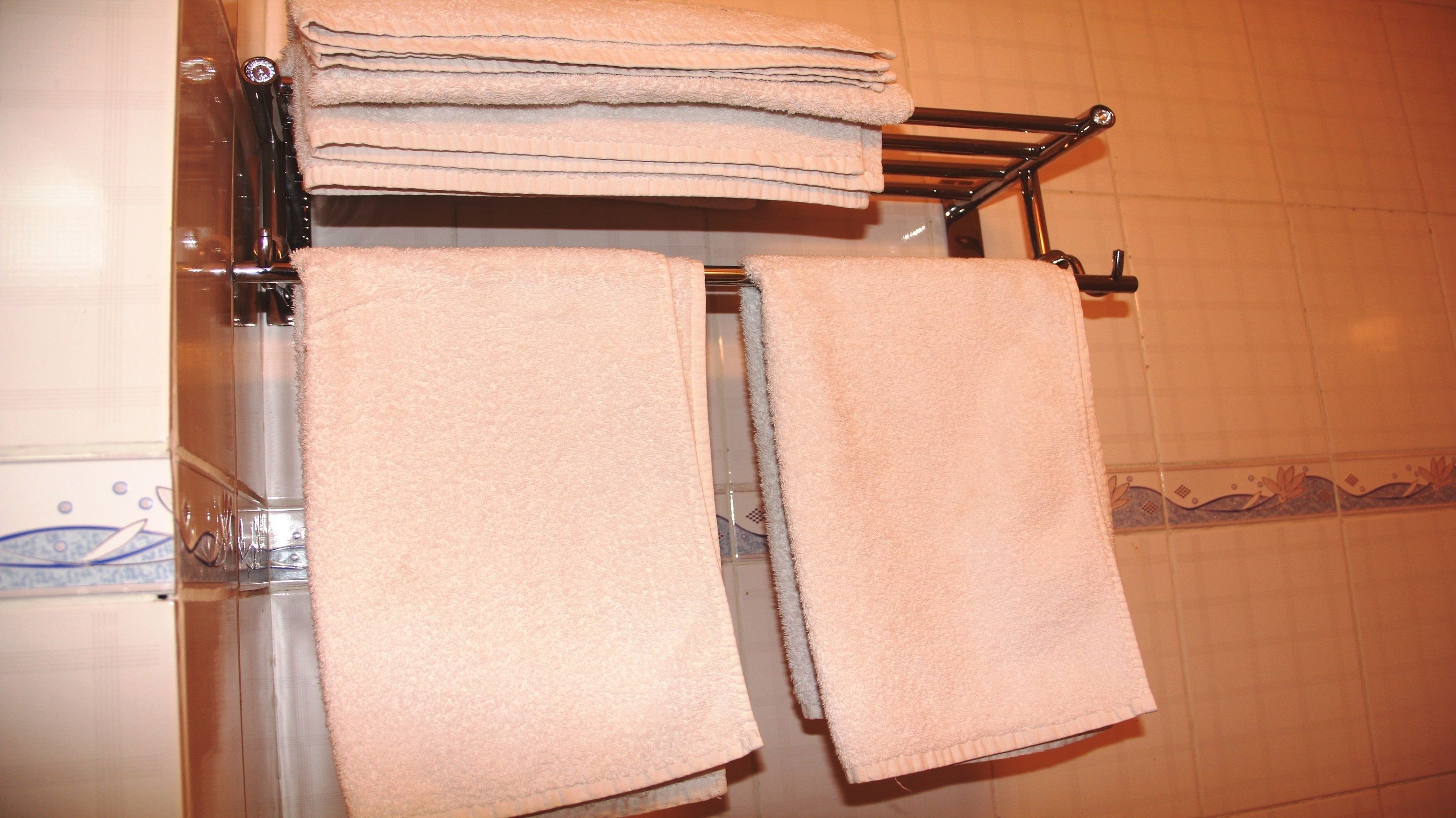 shower, free toiletries, bathrobes, slippers