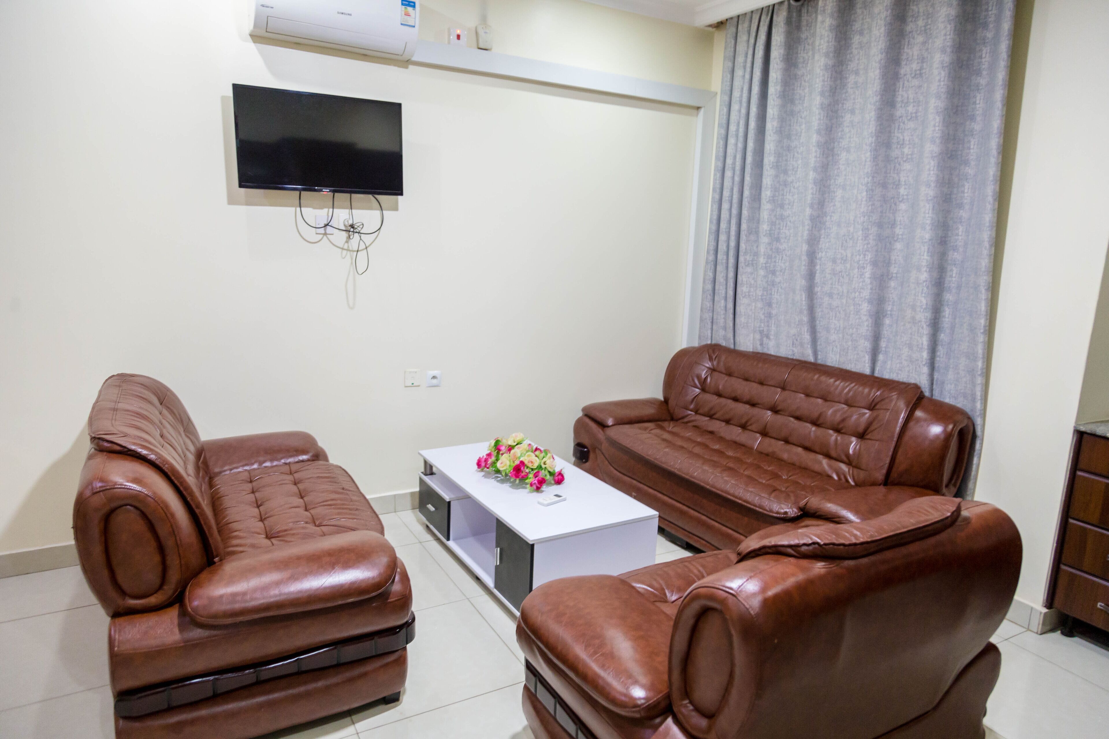 executive room, 1 bedroom, city view | living area | 24-inch flat-screen tv with satellite channels, tv, pay films