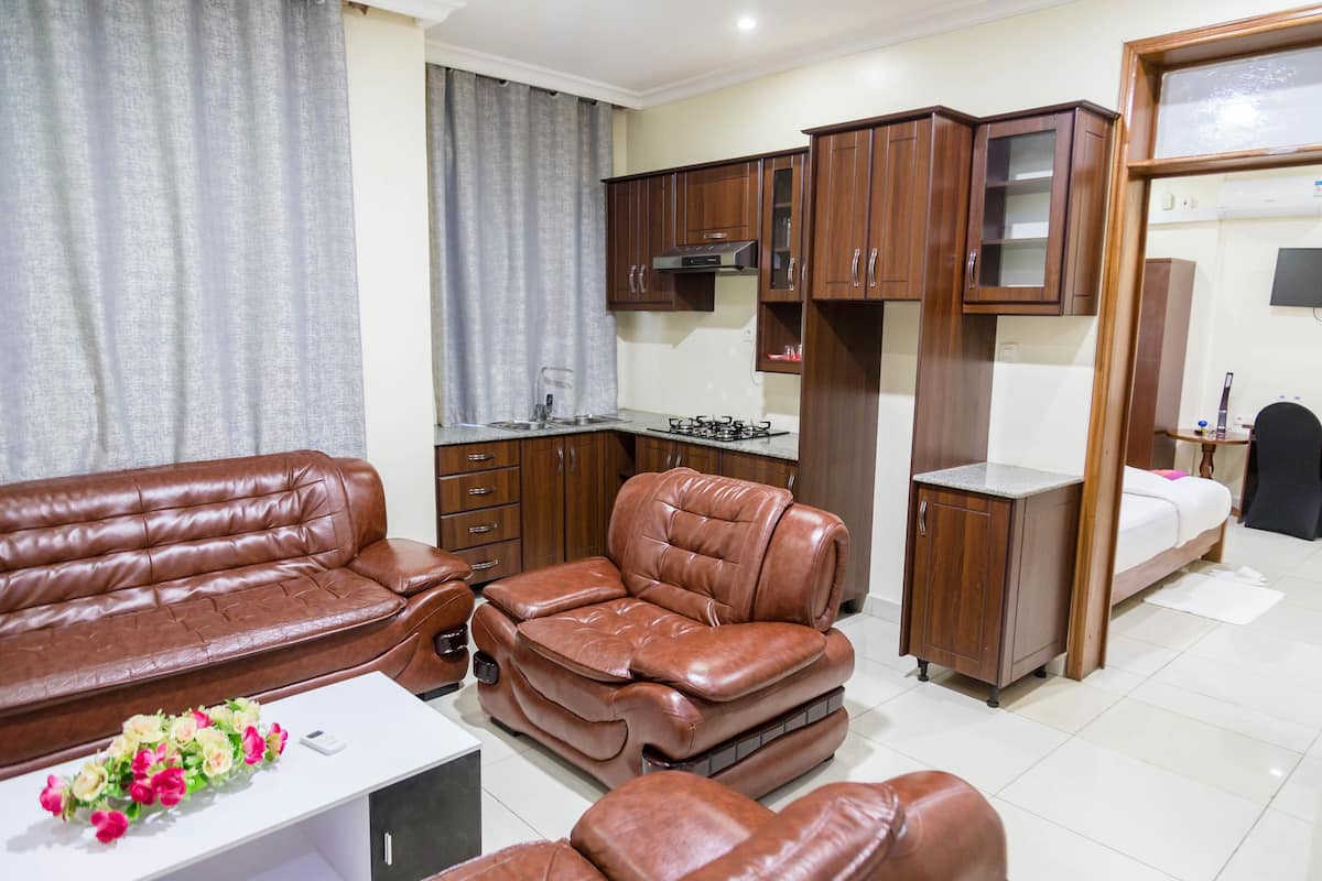 executive room, 1 bedroom, city view | private kitchen | fridge, microwave
