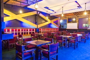 Bar en bord de piscine