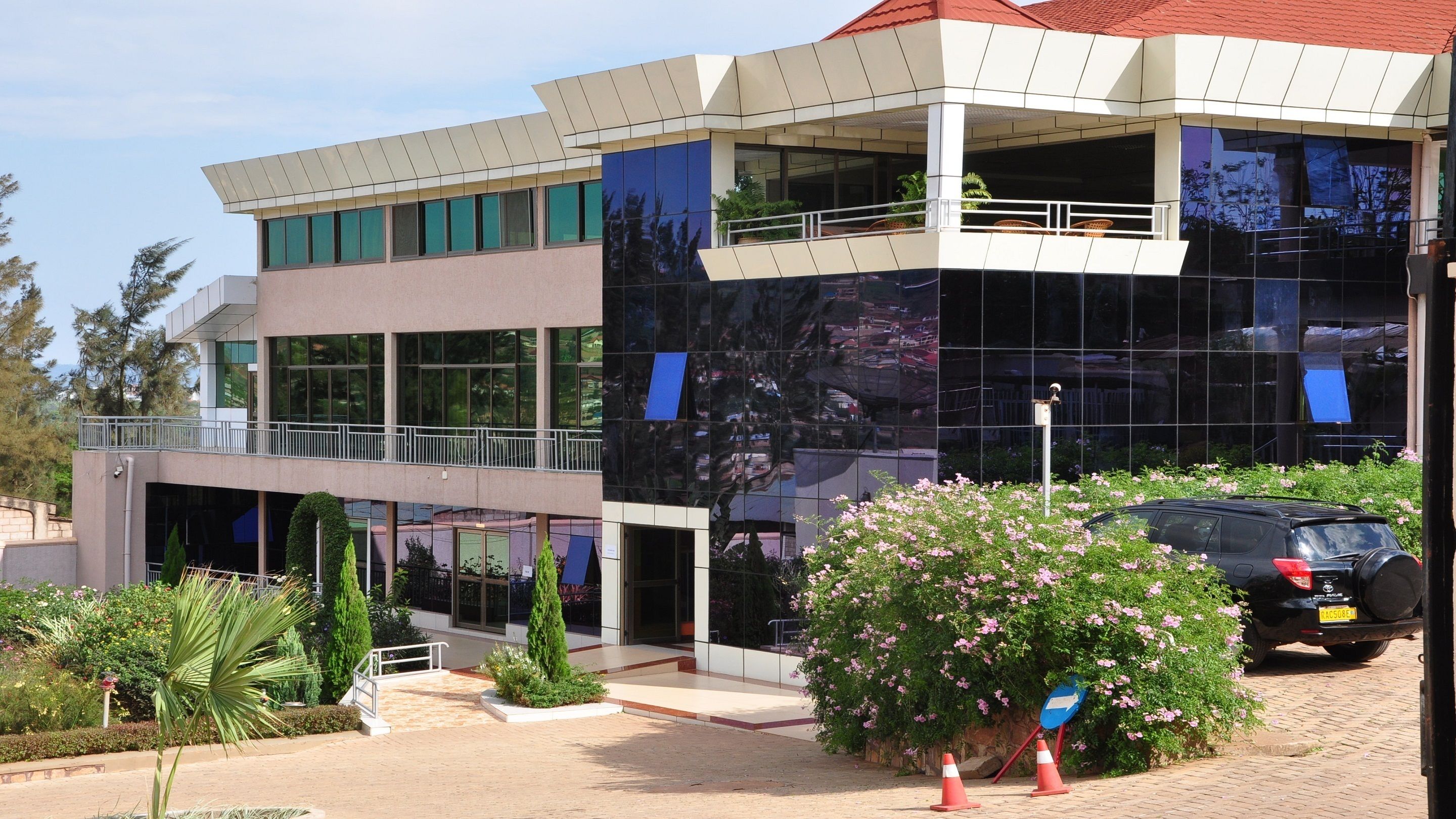 free parking nearby, extended parking