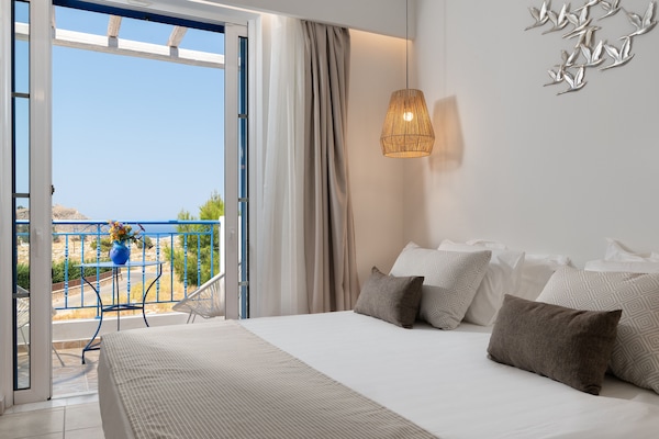 Superior Lux New Renovated With Panoramic View and free Airport shuttle (A/C Included) | Allergitestet sengetøy, lydisolert og strykejern/-brett